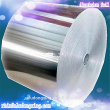Uso de Alimentos y Rollo de papel de aluminio tipo utilizado para restaurantes y hogares